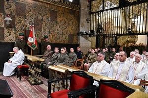  Kadra kierownicza SG, sztandar, kapłani
