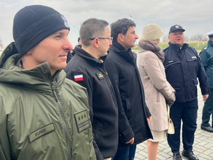 Osoby obserwujące akcje Granica