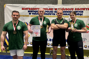 Uczestnicy Mistrzostw Polski Służb Mundurowych w Wyciskaniu Leżąc Klasycznym i w Trójboju Siłowym Klasycznym.