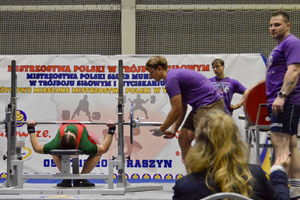 Uczestnicy Mistrzostw Polski Służb Mundurowych w Wyciskaniu Leżąc Klasycznym i w Trójboju Siłowym Klasycznym.