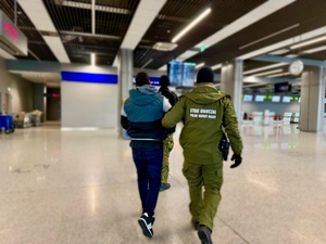 Cudzoziemcy zatrzymani na lotnisku