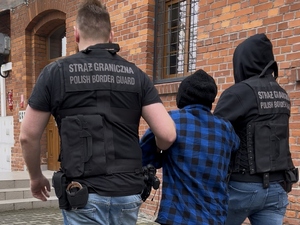  Funkcjonariusze z Placówki SG w Opolu zatrzymali 32 obywateli Filipin i 6 obywateli Kolumbii. Wszyscy pracowali w Polsce niezgodnie z przepisami.