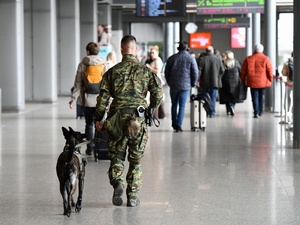 Straż Graniczna na lotnisku w Katowicach-Pyrzowicach