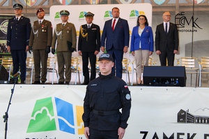Uroczyste ślubowanie uczniów klas pierwszych oddziałów mundurowych Zespołu Szkół Ekonomicznych