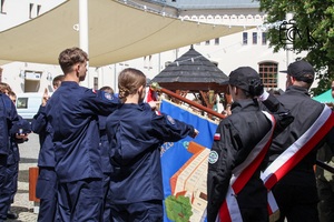 Uroczyste ślubowanie uczniów klas pierwszych oddziałów mundurowych Zespołu Szkół Ekonomicznych
