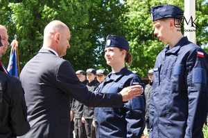 Uroczyste ślubowanie uczniów klas pierwszych oddziałów mundurowych Zespołu Szkół Ekonomicznych