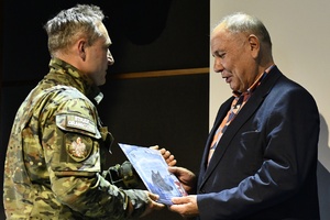  Wręczanie podziękowań