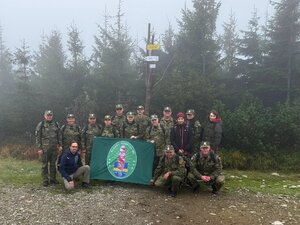 Grupa funkcjonariuszy i pracowników z Wydziału ds. Cudzoziemców zdobywa 5 szczytów!