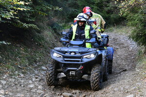 Quad a na nim 3 uczestników szkolenia