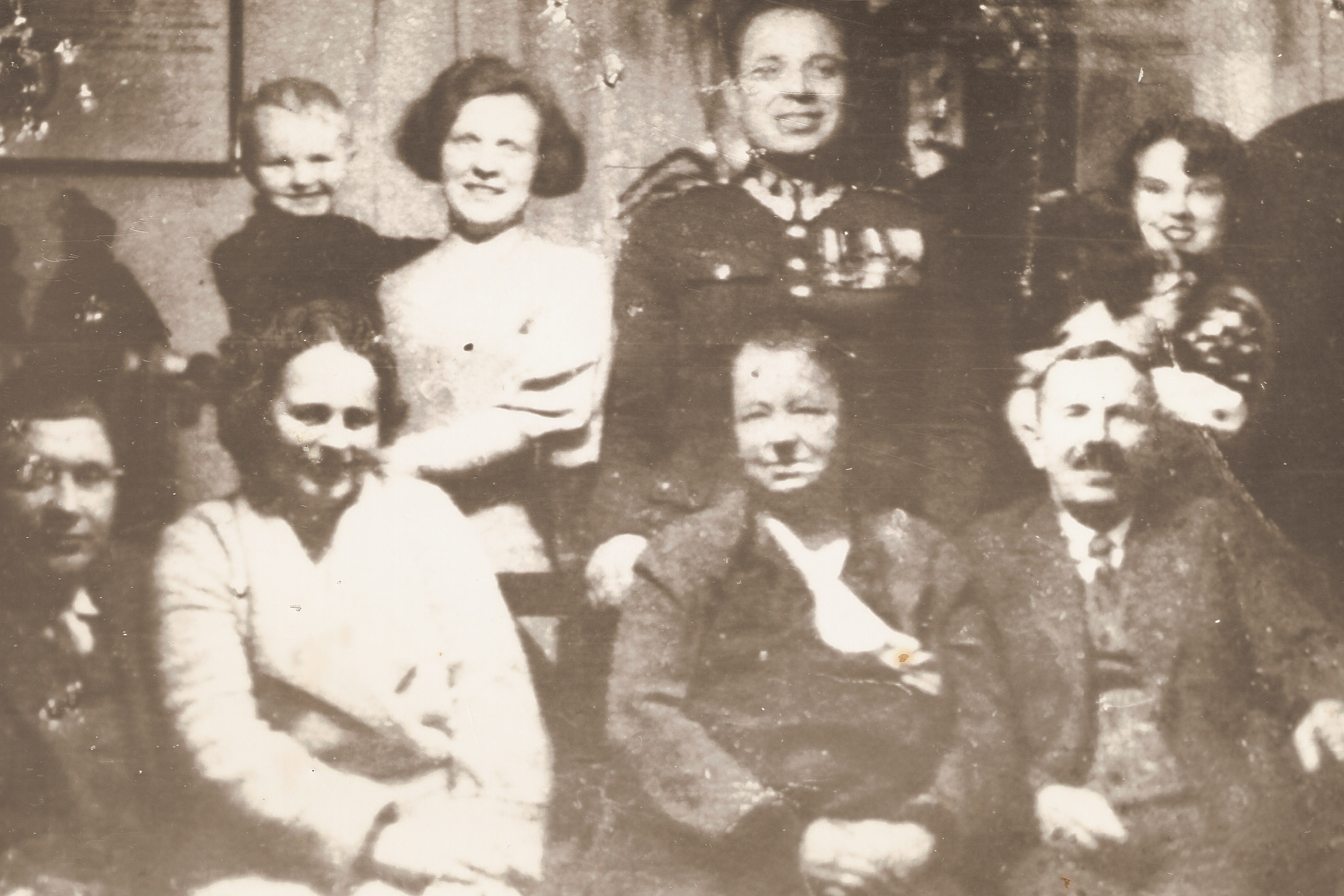 Józef Bocheński z rodziną, po lewej żona Halina z synem Józefem na rękach, 1934 r.